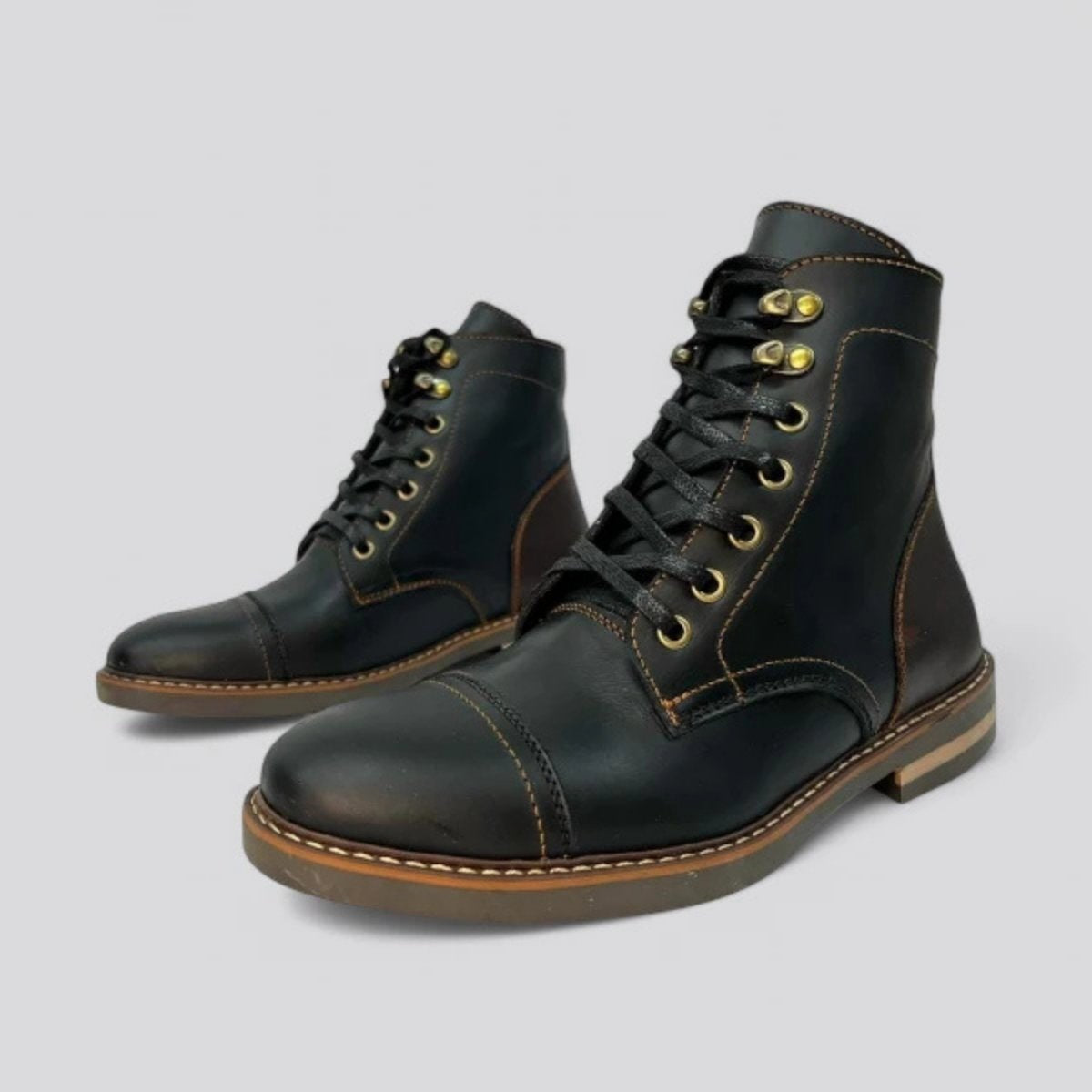 Botas para Hombre en Cuero Negro x Coñac de Caña Media – Diseño Robusto con Suela Antideslizant - Tienda Serrano